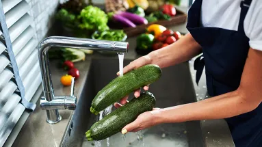 6 tips to clean and prepare food